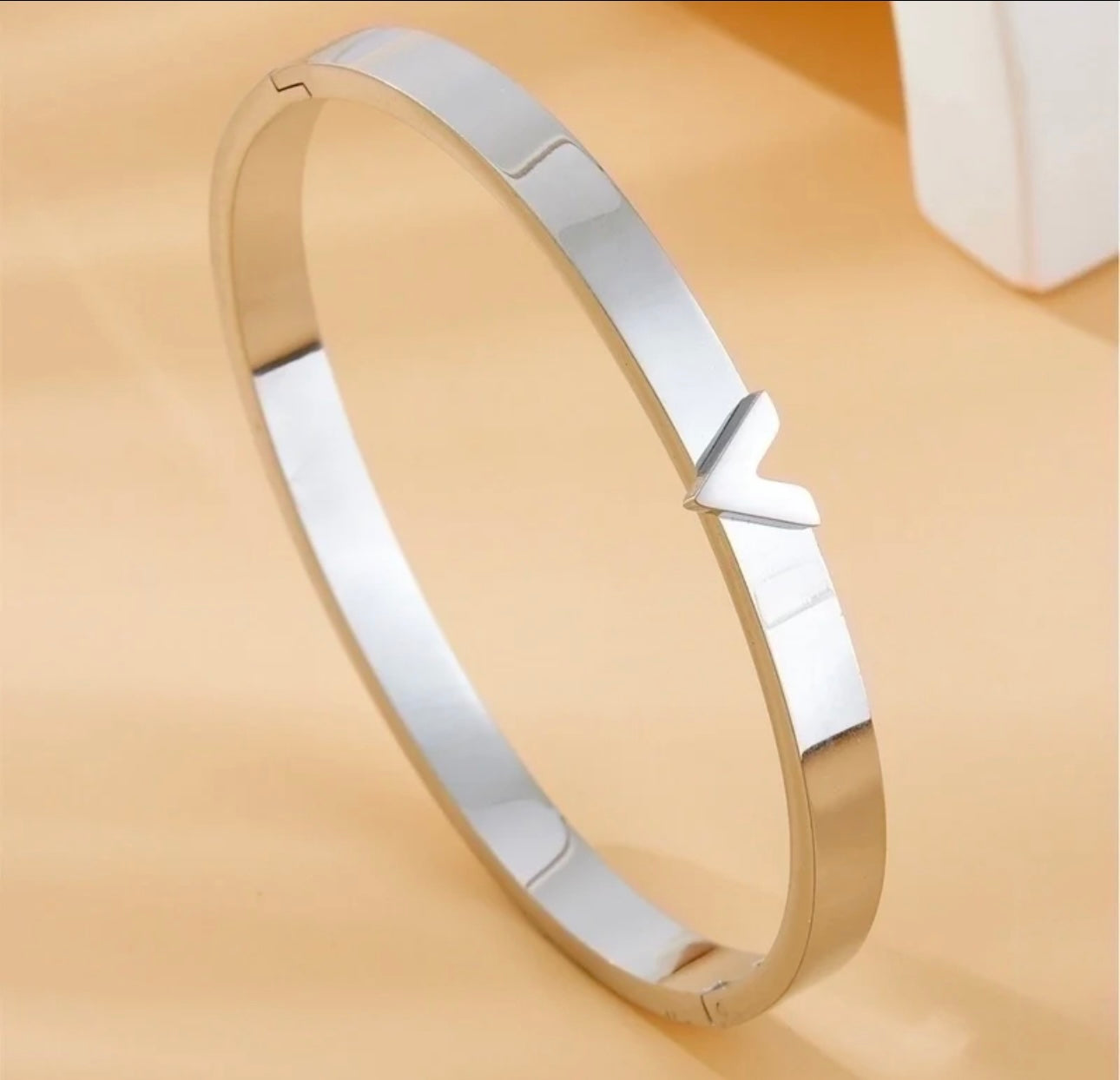 Elegant Letter Shape