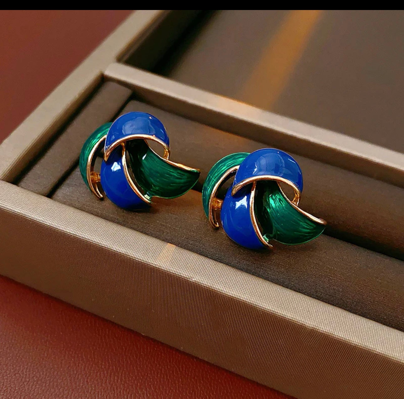 Luxurious Round Geometric Alloy Oil Dripping Earrings