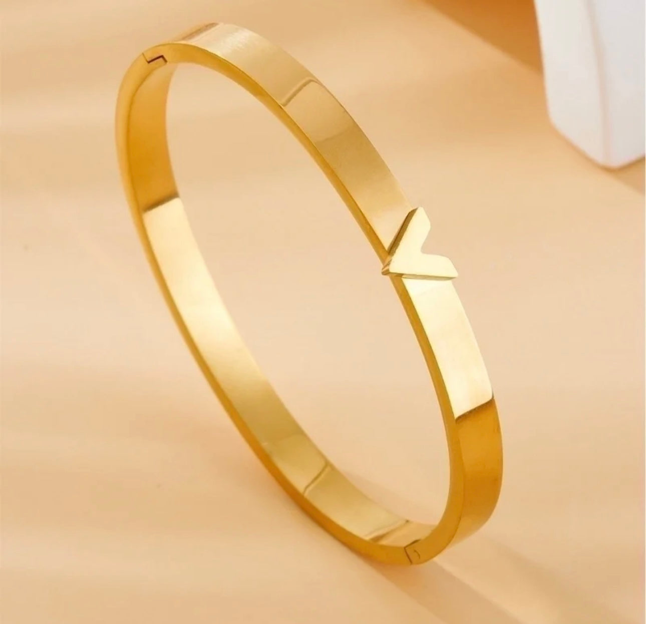 Elegant Letter Shape