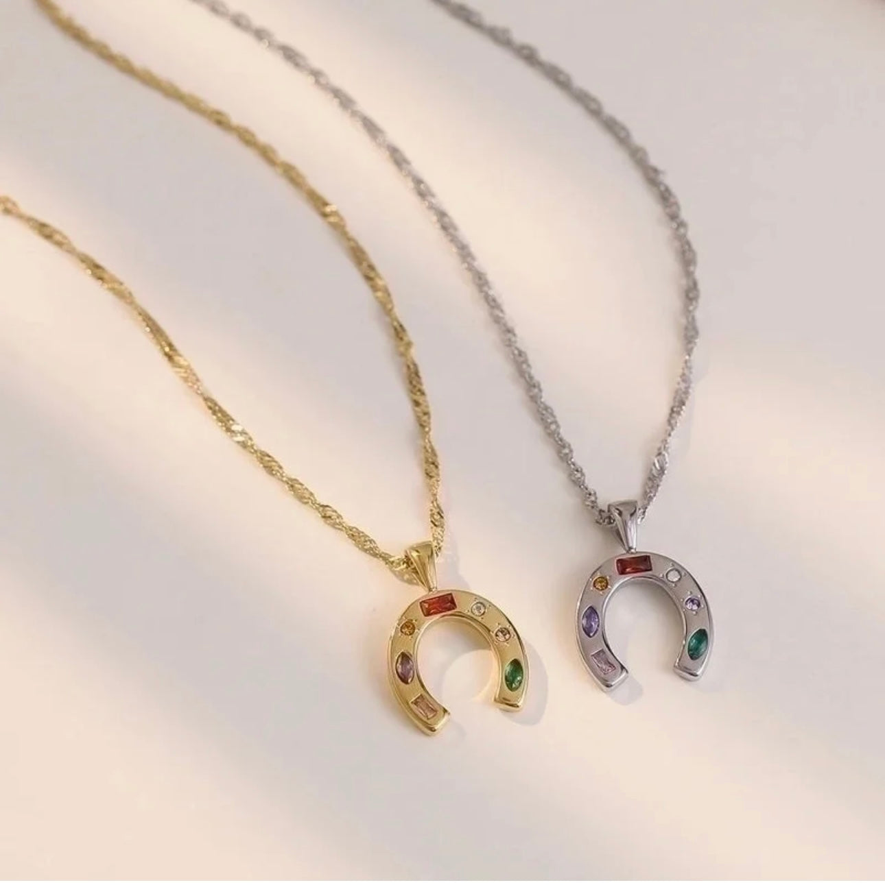LUCKY STREETWEAR HORSESHOE NECKLACE