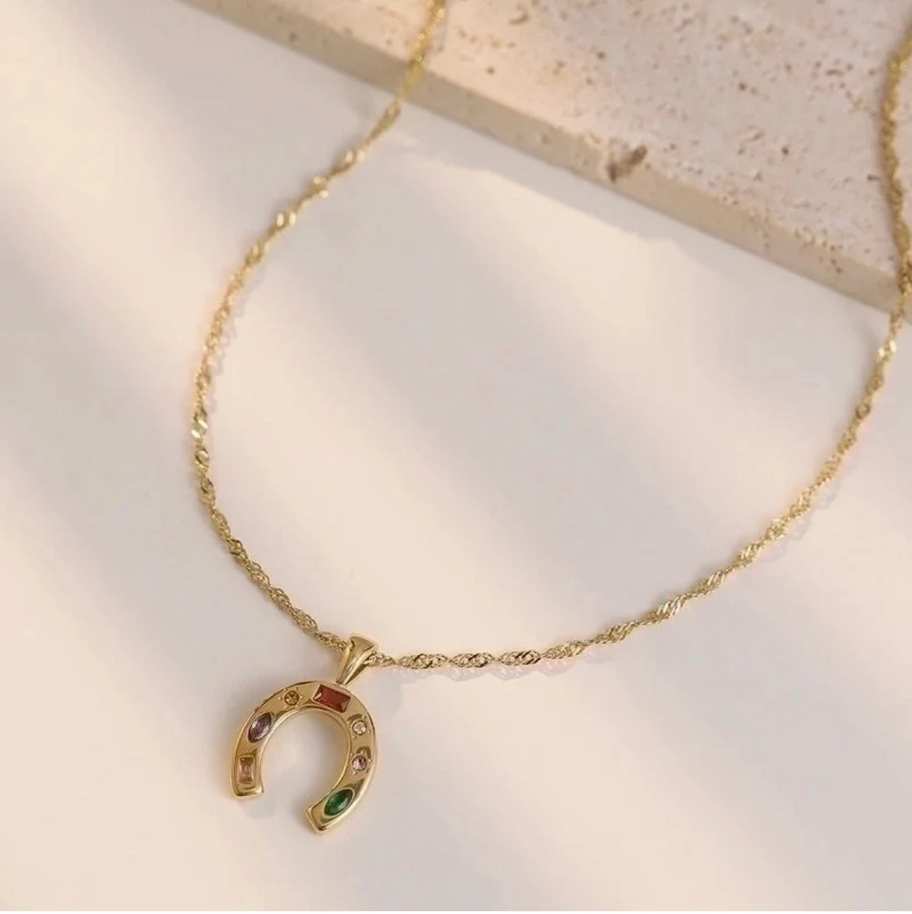 LUCKY STREETWEAR HORSESHOE NECKLACE