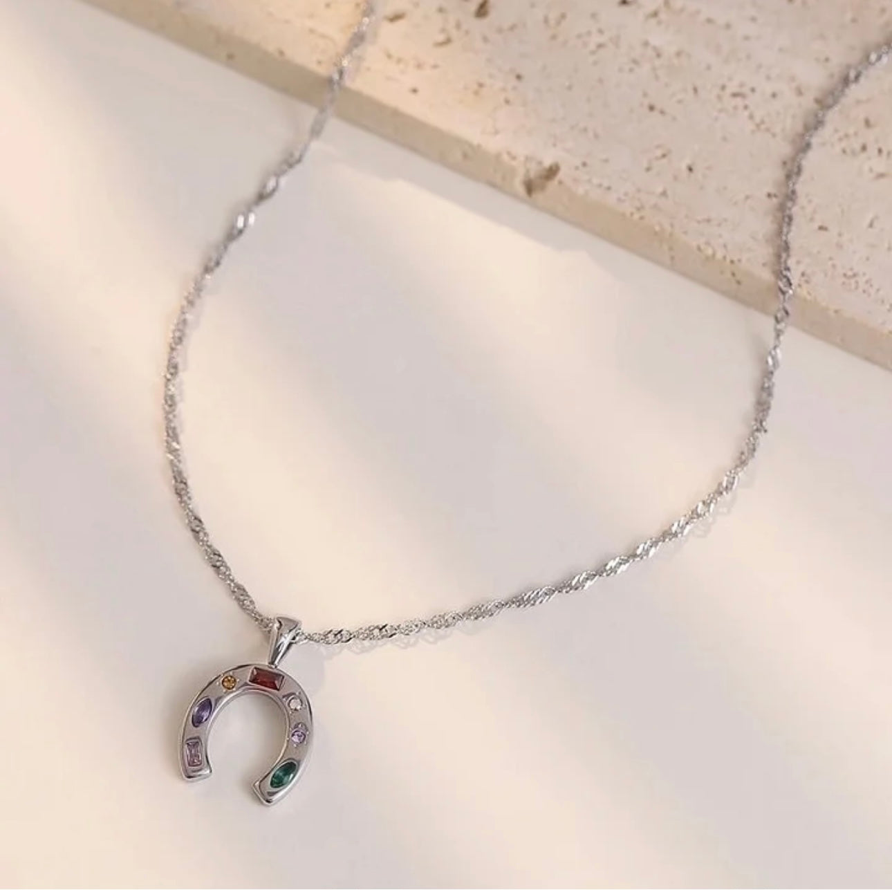 LUCKY STREETWEAR HORSESHOE NECKLACE