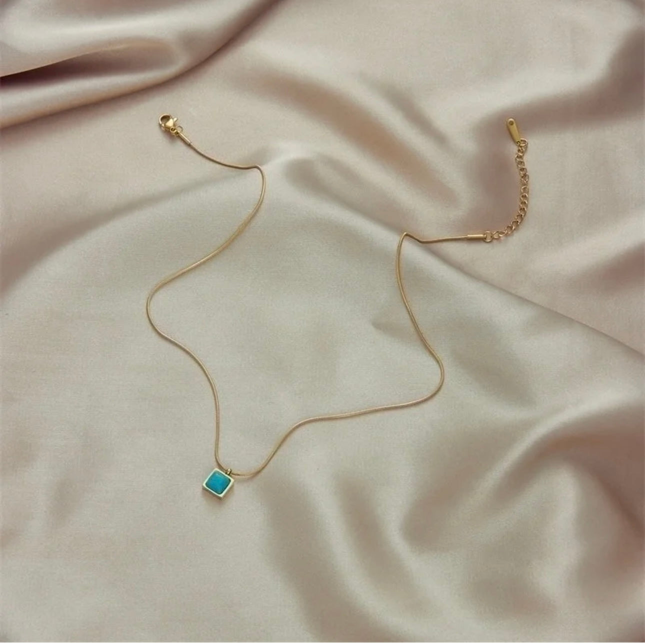 SEA BREEZE SQUARE NECKLACE