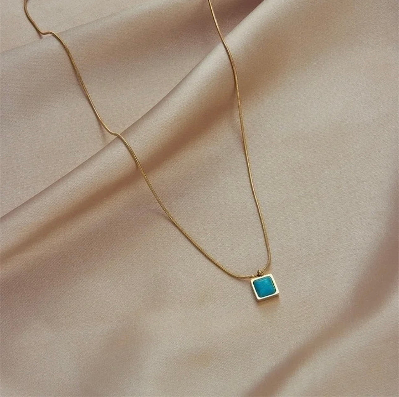 SEA BREEZE SQUARE NECKLACE