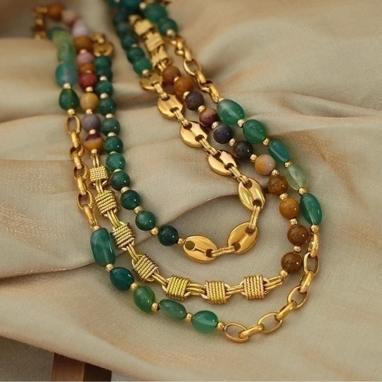 GOLDEN EMERALD GLOW NECKLACE