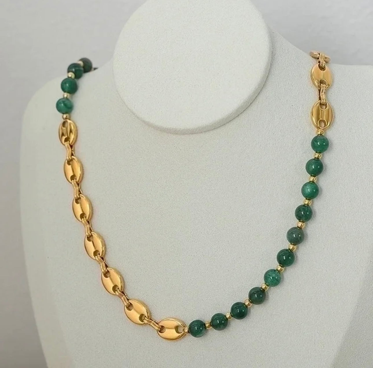 GOLDEN EMERALD GLOW NECKLACE