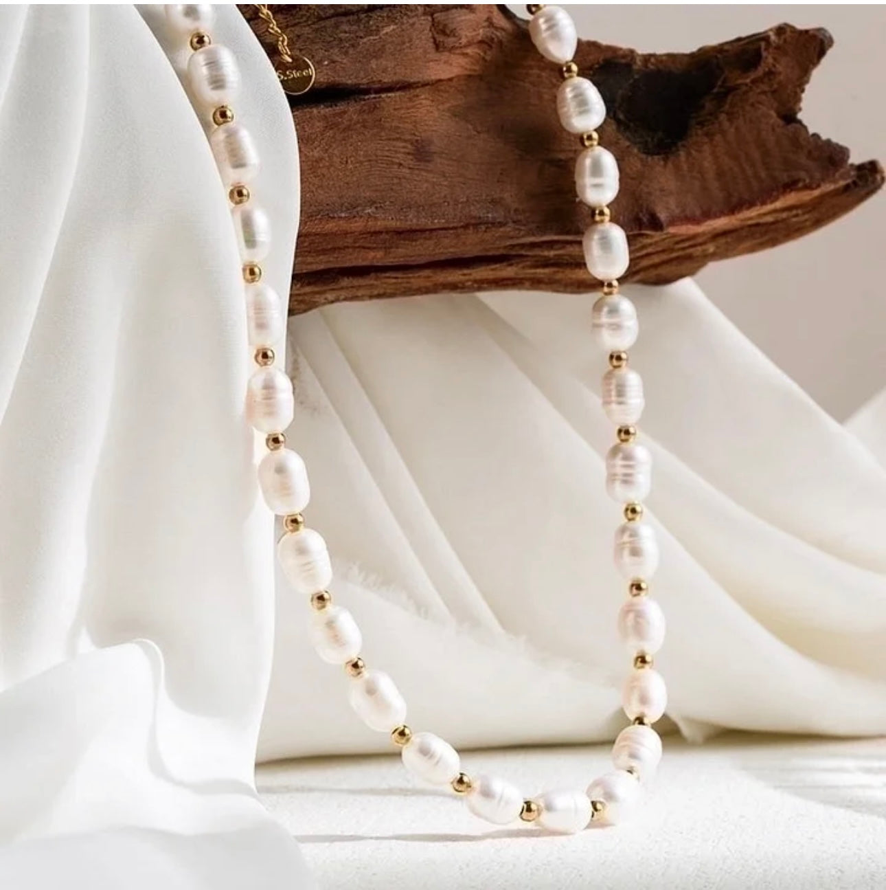 PEARL ELEGANCE NECKLACE